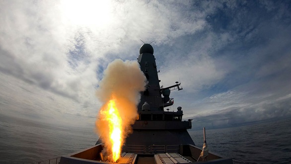 Sea viper missile firing from HMS Defender
